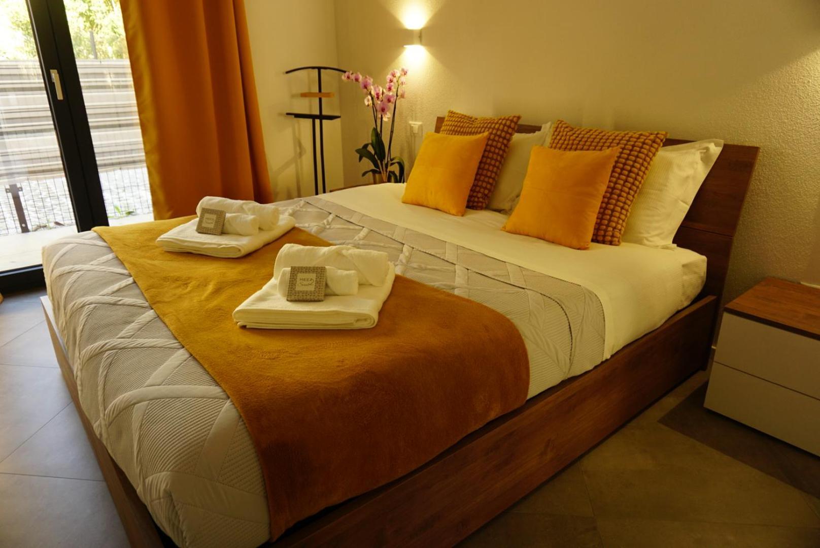 Elisa Apartments B - In Front Of The Walls Of Lucca Esterno foto